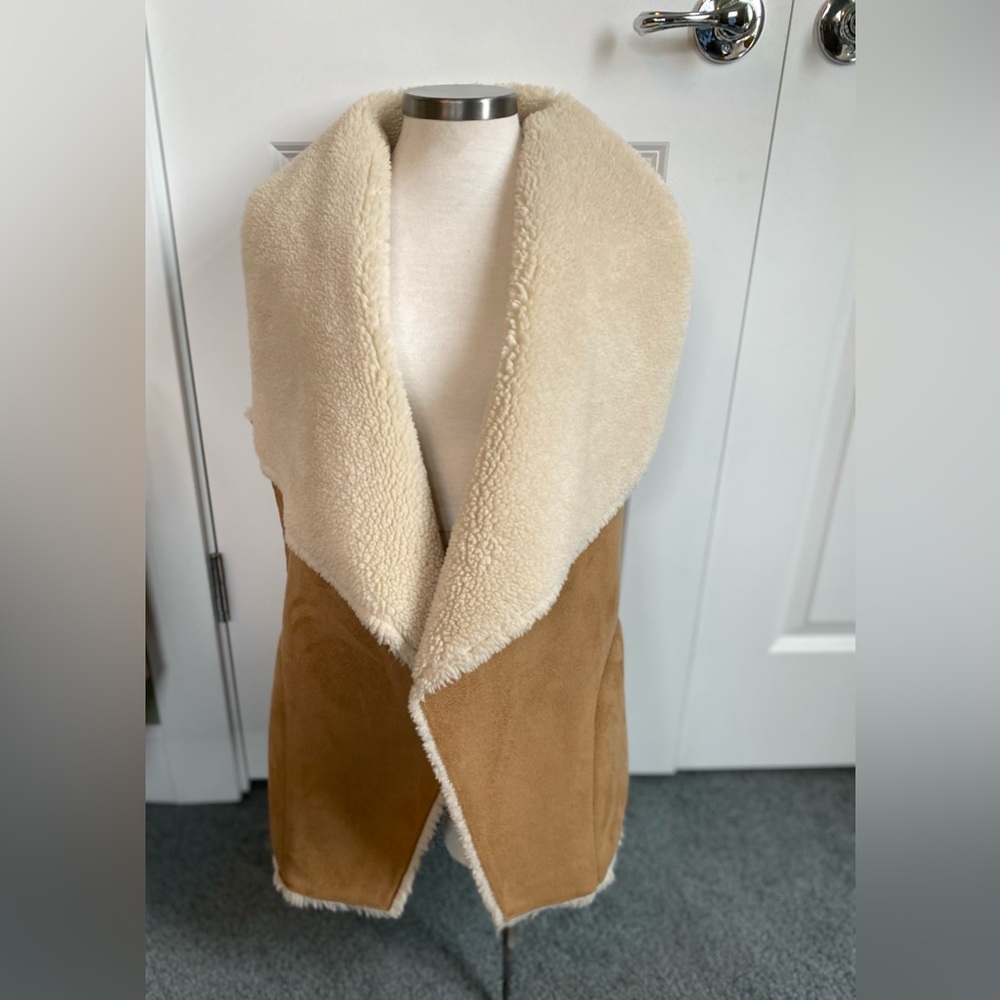 Velvet by Graham and Spencer Faux Fur Open Vest Size Medium